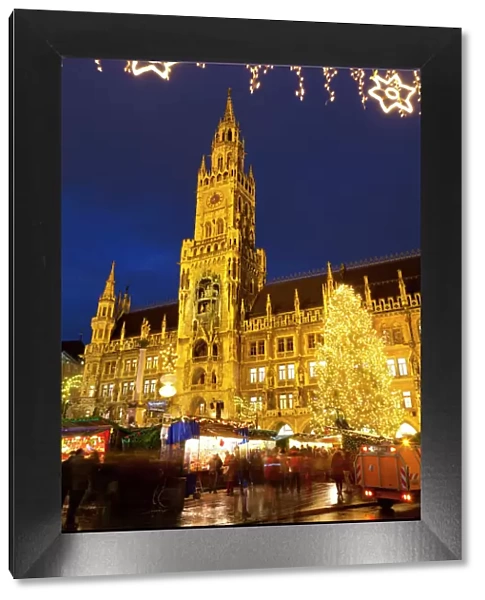 Christmas Market in Marienplatz and the New Town Hall, Munich, Bavaria, Germany, Europe