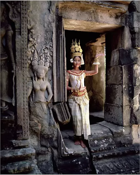 Traditional Cambodian apsara dancer, temples of Angkor Wat, UNESCO World Heritage Site
