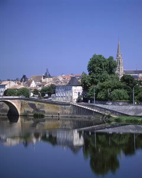 Bergerac, and the River Dordogne, Dordogne, Aquitaine, France, Europe