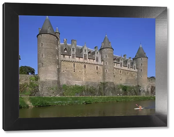 Canoe on the Odet River in front of the Josselin chateau in Brittany, France, Europe