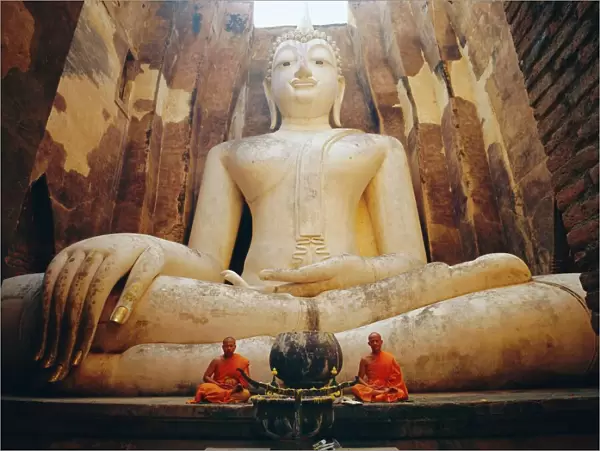 Seated Buddha and monks meditating