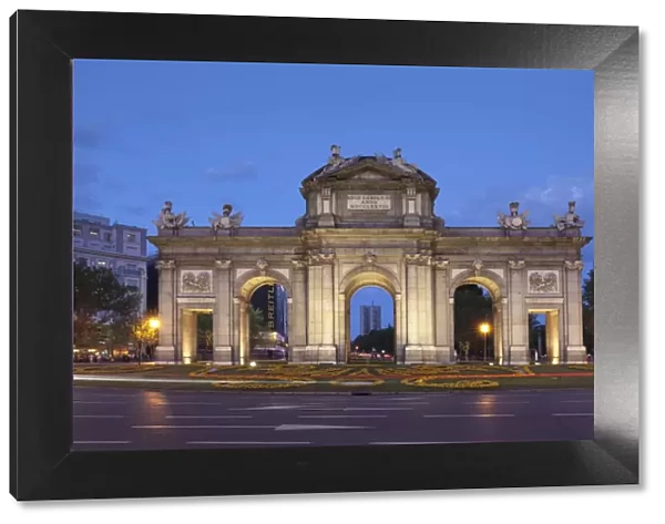 Puerta de Alcala Gate, Plaza de Indepencia, Madrid, Spain, Europe