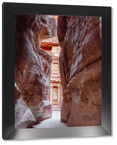 Petra Treasury (El Khazneh) monument revealed at the end of the Siq canyon, Petra, UNESCO World Heritage Site, Jordan, Middle East