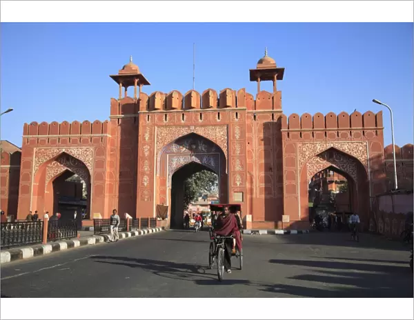 Aimeri gate, main gate to Old city, Pink City, Jaipur, Rajasthan, India, Asia