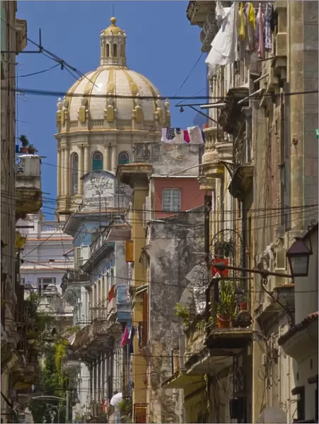 Street view with the Parliament, Havana, Cuba, West Indies, Caribbean, Central America