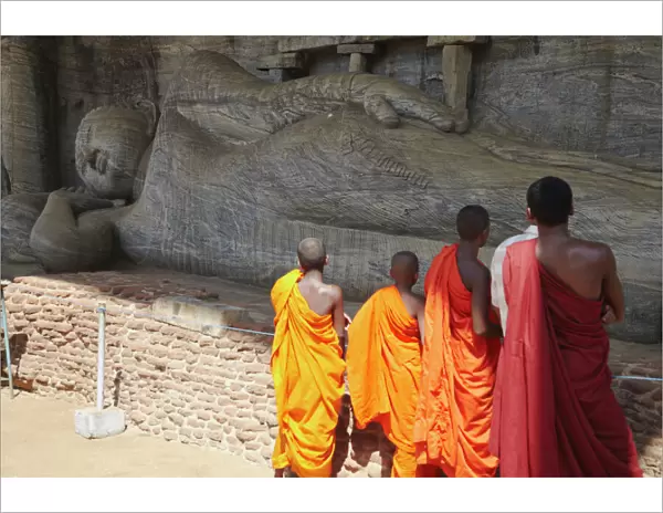 Monks looking at reclining Buddha statue, Gal Vihara, Polonnaruwa, UNESCO World Heritage Site, North Central Province, Sri Lanka, Asia