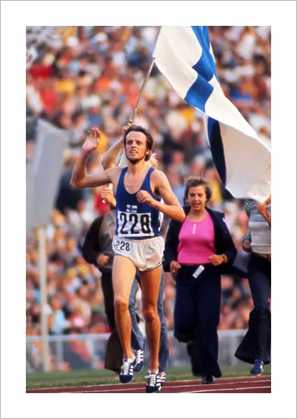 Lasse Viren completes the 5000m  /  10000m double at the 1972 Munich Olympics