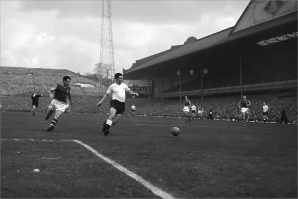 Spurs Bobby Smith and Burnleys Walter Joyce during the 1961 FA Cup