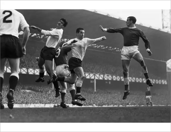 Everton take on Spurs in 1963  /  4