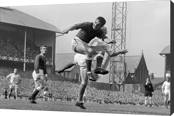 Evertons Alex Parker out-jumps Manchester Uniteds Denis Law - 1963 Charity Shield