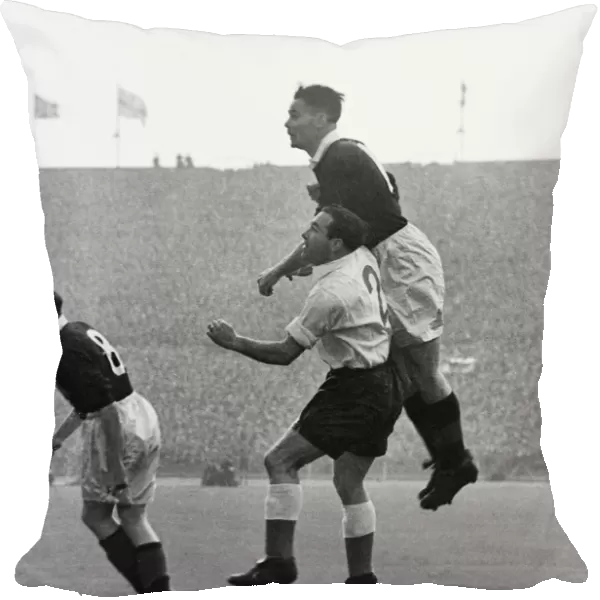 Scotlands Billy Liddell out-jumps Englands Alf Ramsey - 1952  /  3 British Home Championship