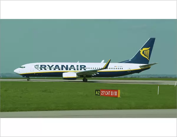 IML-520. Ryanair 737-800 EI-DHC about to take off from EMA