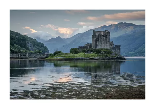 Europe, United Kingdom, Scotland, Dornie, Eilean Donan Castle, west