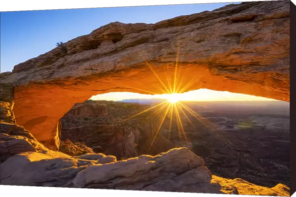Mesa Arch at Sunrise, Canyonlands National Park, Utah, USA