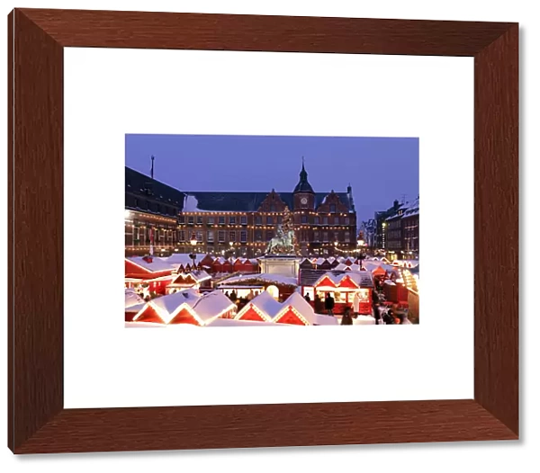 Christmas Market in front of the Town Hall, Dusseldorf, North Rhine Westphalia, Germany