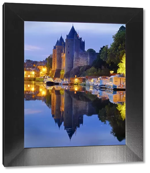 France, Brittany, Morbihan, Josselin, Chateau de Rohan castle on the Oust River at night
