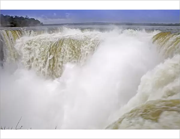 South America, Brazil, Parana, view of the Devils Throat at the Iguazu falls