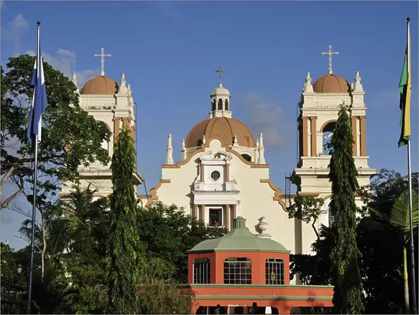 Catedral San Pedro Sula at Parque Central, San Pedro Sula, Honduras, Central America