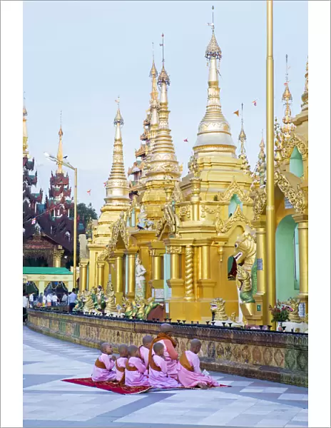 Asia, Southeast Asia, Myanmar, nuns praying at the Buddhist temples at the UNESCO