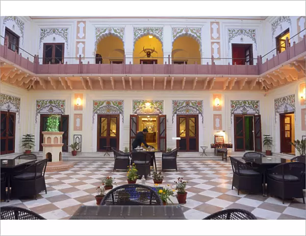 Courtyard at the Laxmi Vilas Palace Hotel, Bharatpur, Rajasthan, India, Asia