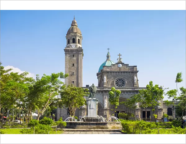 Plaza Roma and Manila Cathedral in Intramuros historic district, Manila, National