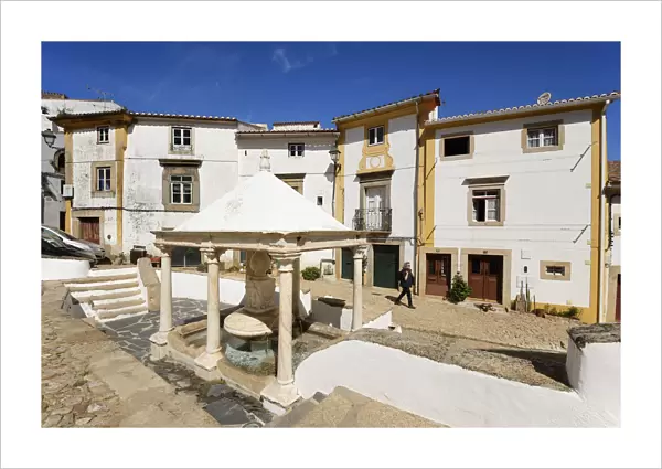 The jewish quarter and the manueline fountain in the historical village of Castelo