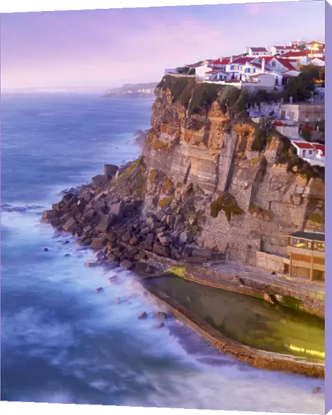 Portugal, Sintra, Azehas do Mar, Overview of town at dusk