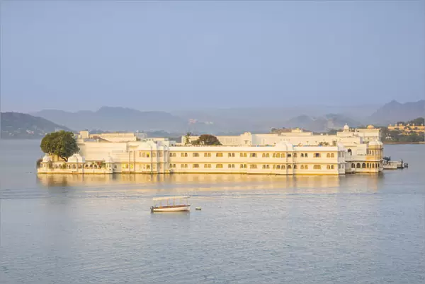 Taj Lake Palace, Lake Pichola, Udaipur, Rajasthan, India