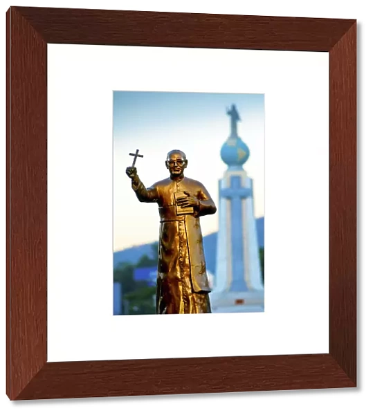 San Salvador, El Salvador, Dawn, Savior Of The World Plaza, Statue Of Archbishop Oscar