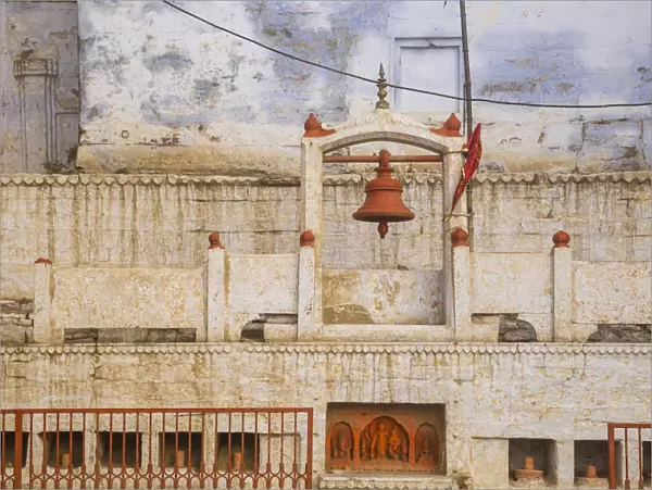India, Uttar Pradesh, Varanasi, Temple at Manikarnika Ghat - The main burning ghat