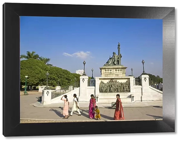 India, West Bengal, Kolkata, Calcutta, Chowringhee, Victoria Memorial, Statue of Queen
