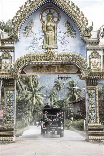 Tourists on tour of Wat Samret, Koh Samui, Thailand