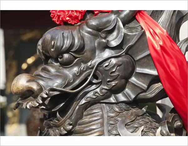 China, Hong Kong, Kowloon, Wong Tai Sin, Wong Tai Sin Temple, Bronze Dragon Statue
