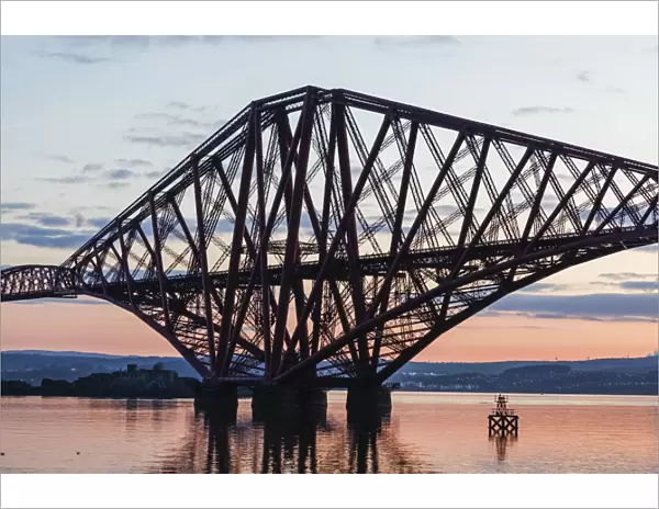 Great Britain, Scotland, Edinburgh, South Queensferry, The Forth Bridge at Dawn