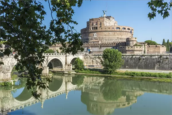 europe, Italy, Latium. Rome, view over the river Tiber towards the Castel Sant Angelo