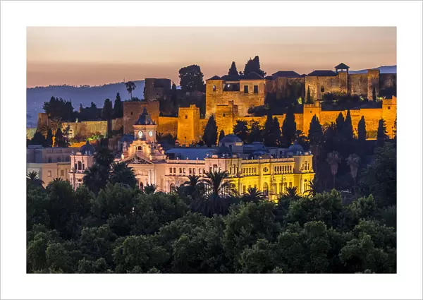 Spagna - Malaga - Vista notturna del Castello gi Gibralfaro e del palazzo del comune