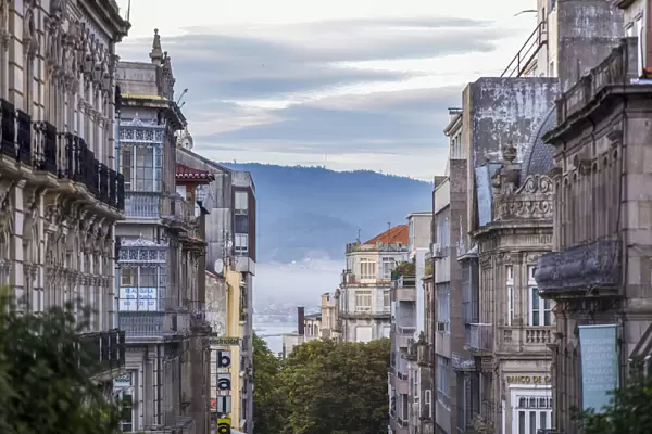 Spagna - Vigo e Isole Cies. Vista di edifici del centro della citta e della Ria di Vigo dalla Rua Velazquez