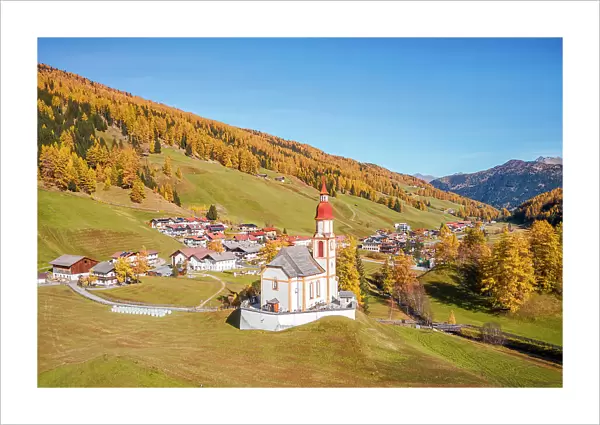 The charming village of Obernberg am Brenner with the iconic church of Sankt Nikolaus on an autumn day, Obernberg am Brenner, Innsbruck Land, Tyrol, Austria, Europe