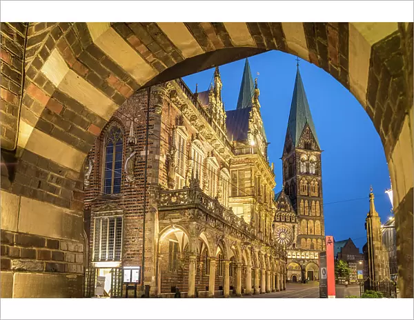 Town hall and St. Petri Cathedral on the market square in the evening, Bremen, Germany