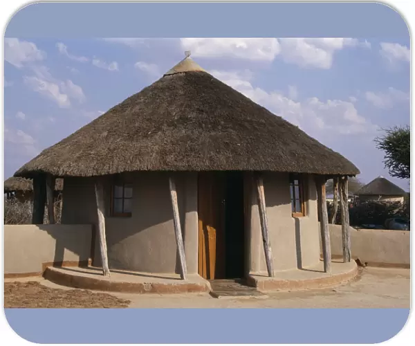 20074688. BOTSWANA Kopong Traditional circular hut with thatched roof
