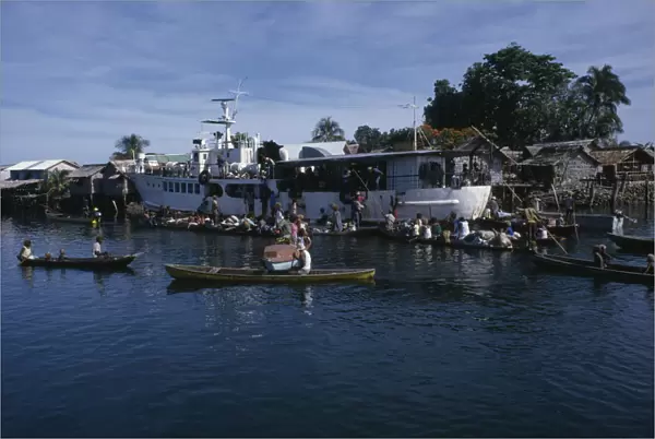 20084487. PACIFIC ISLANDS Melanesia Solomon Islands Malaita Province Lau Lagoon