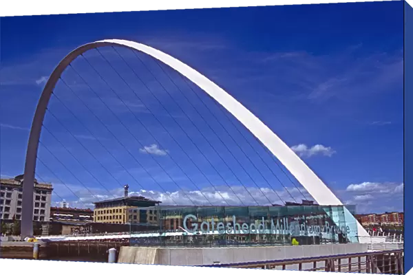 20085923. ENGLAND Tyne & Wear Gateshead Millennium Bridge near Newcastle Upon Tyne