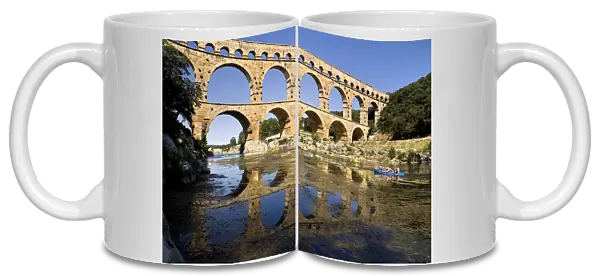 20093904. FRANCE Provence Cote d Azur Pont du Gard The