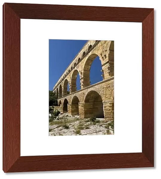 20093911. FRANCE Provence Cote d Azur Pont du Gard Roman aqueduct
