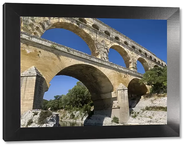 20093916. FRANCE Provence Cote d Azur Pont du Gard Roman aqueduct