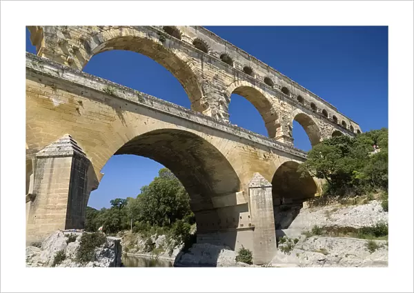20093916. FRANCE Provence Cote d Azur Pont du Gard Roman aqueduct