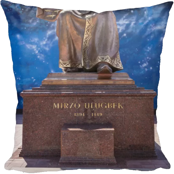 Ulugh Beg, also known as Mirzo Ulugbek, statue, at Ulugh Beg Observatory, Samarkand
