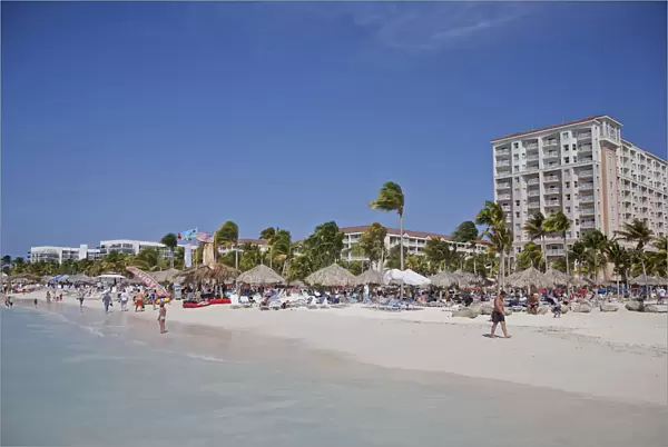 Dutch Antilles, Aruba, Oranjestad, Holidaymakers on Palm Beach