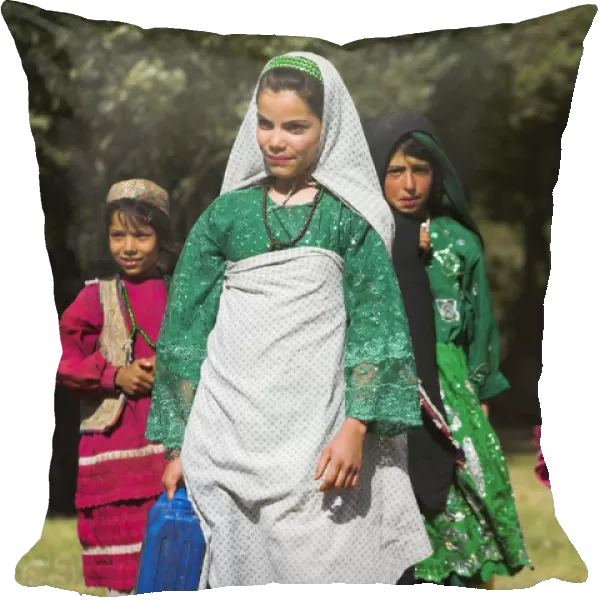 20085361. AFGHANISTAN Ghor Province Pal-Kotal-i-Guk Aimaq nomad camp Women
