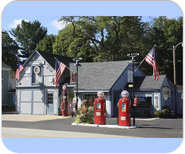 USA, New Hampshire, Amherst, Mikes Garage